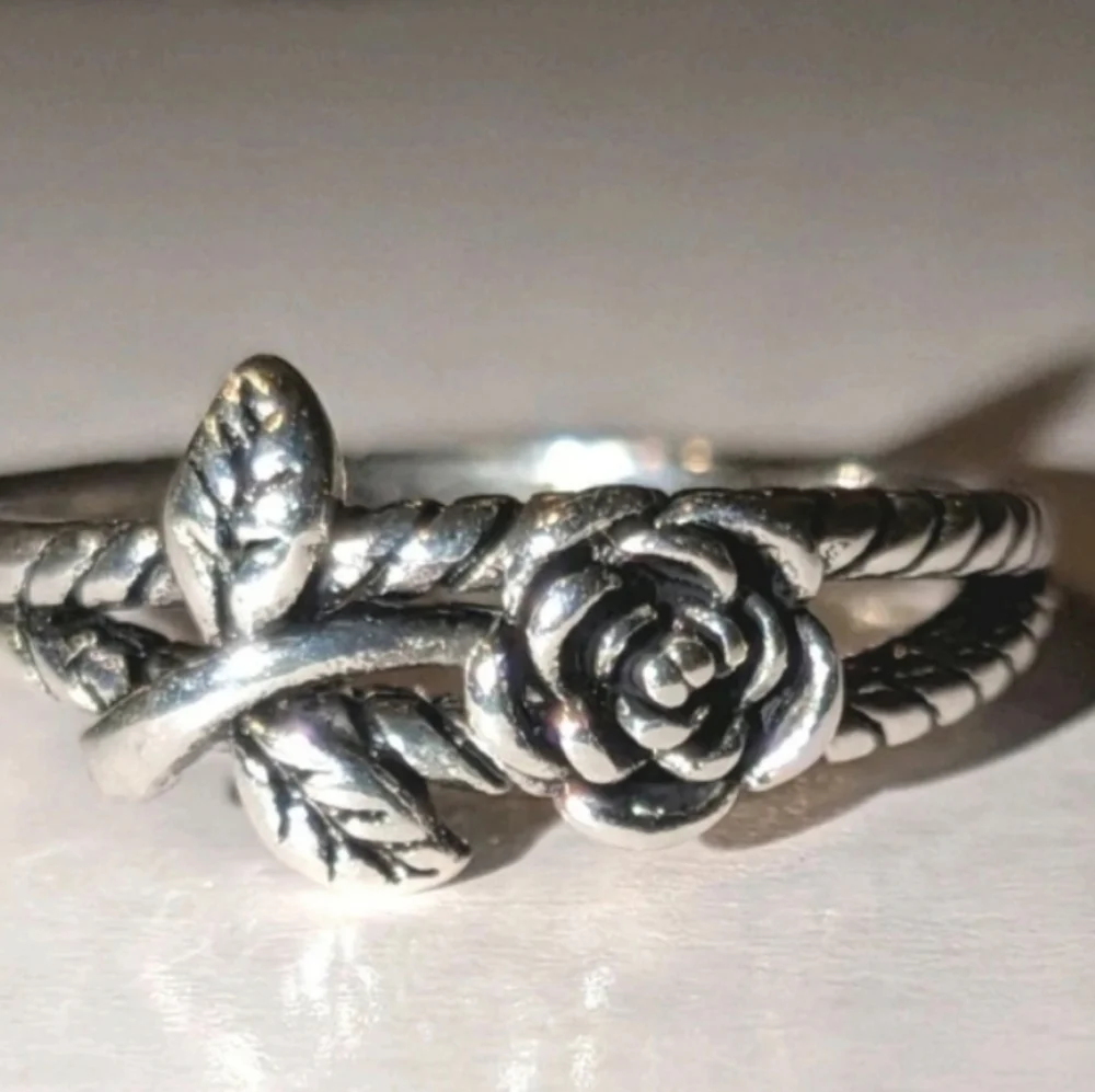 Lovely Rose Silver Intricate Detailed Rose Floral Ring